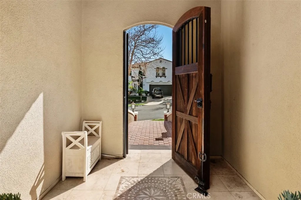 3246 Sitio Avellana