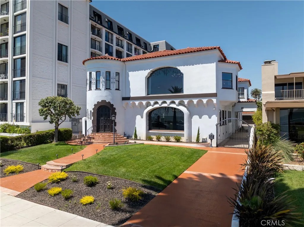 2625 E Ocean Boulevard