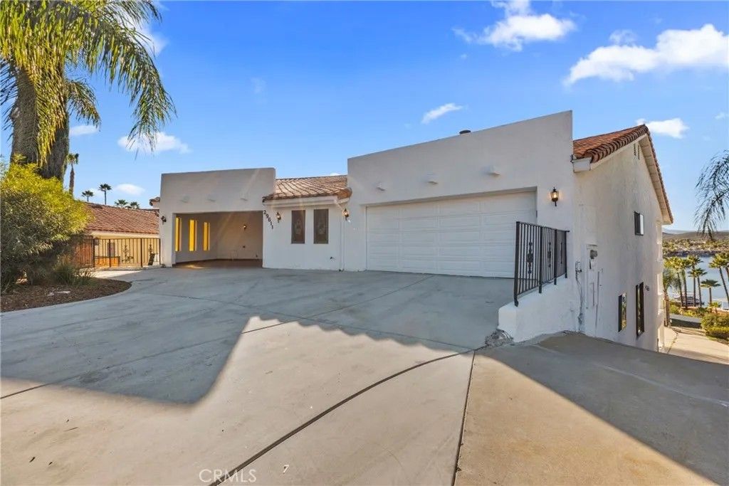 Photo of 29611 Bonanza Pl, Canyon Lake, CA 92587 (MLS # SW25278443)