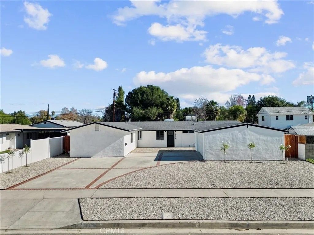 Photo of 8008 Aura, Reseda, CA 91335 (MLS # PW25272646)