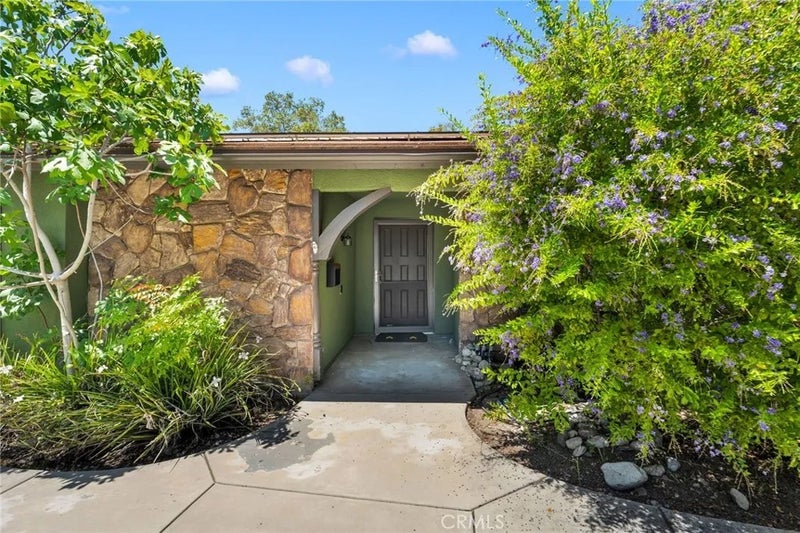 2425 San Fernando Court