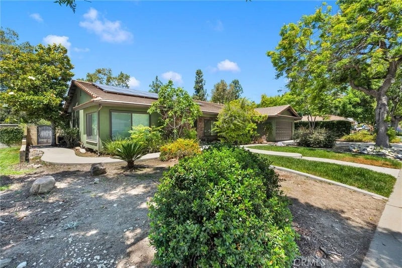 2425 San Fernando Court