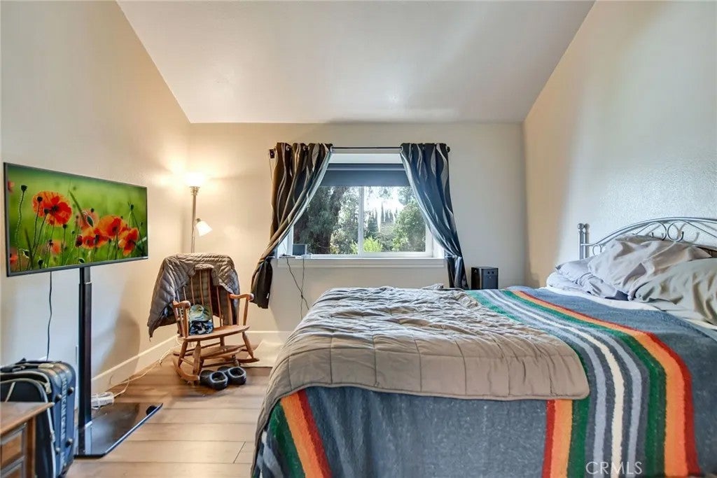 1802 N Vineyard
