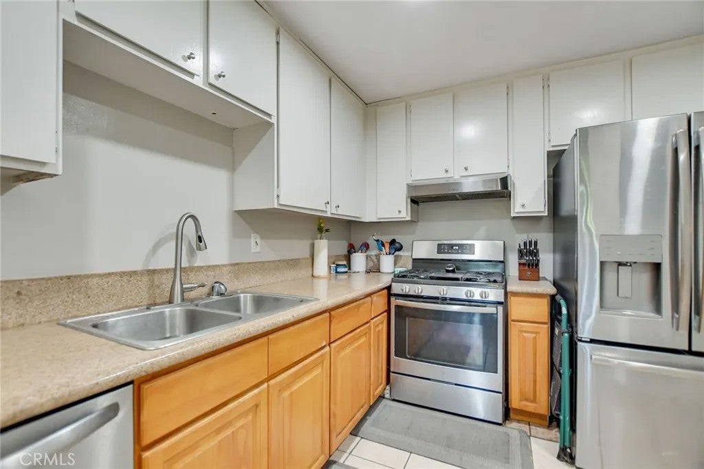 1802 N Vineyard