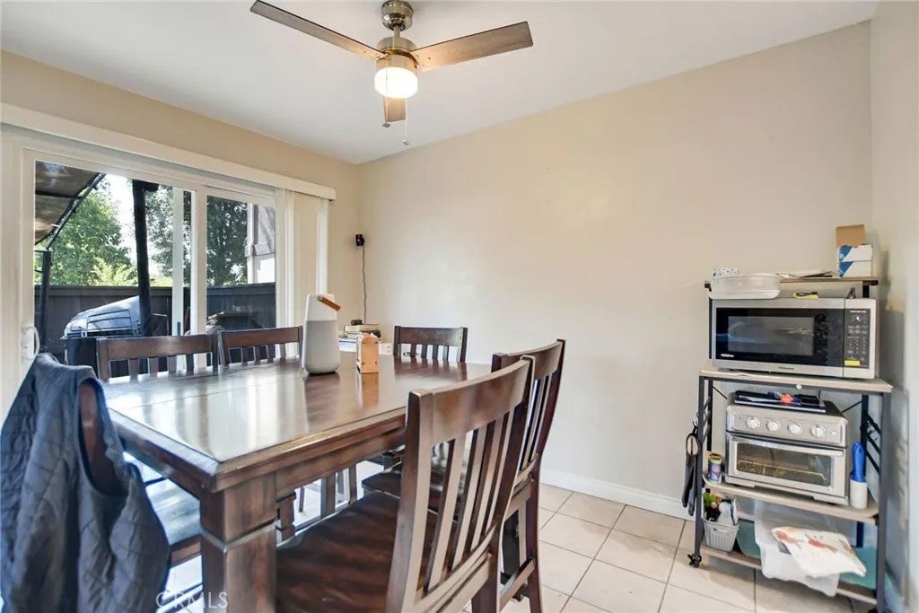 1802 N Vineyard