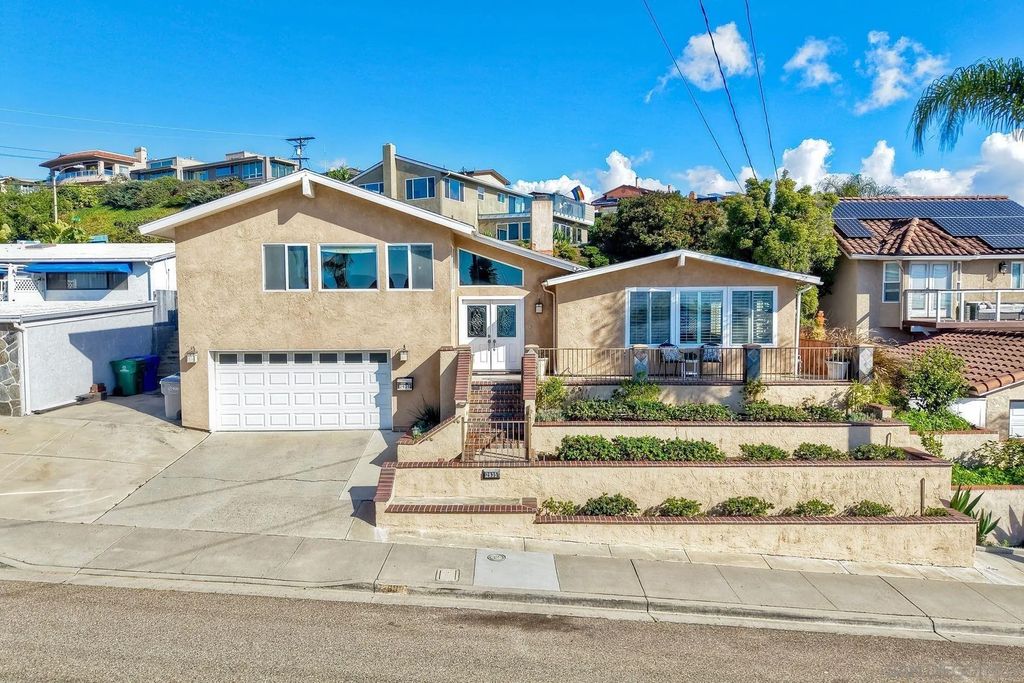 Photo of 2935 Lloyd St, San Diego, CA 92117 (MLS # 260004759)