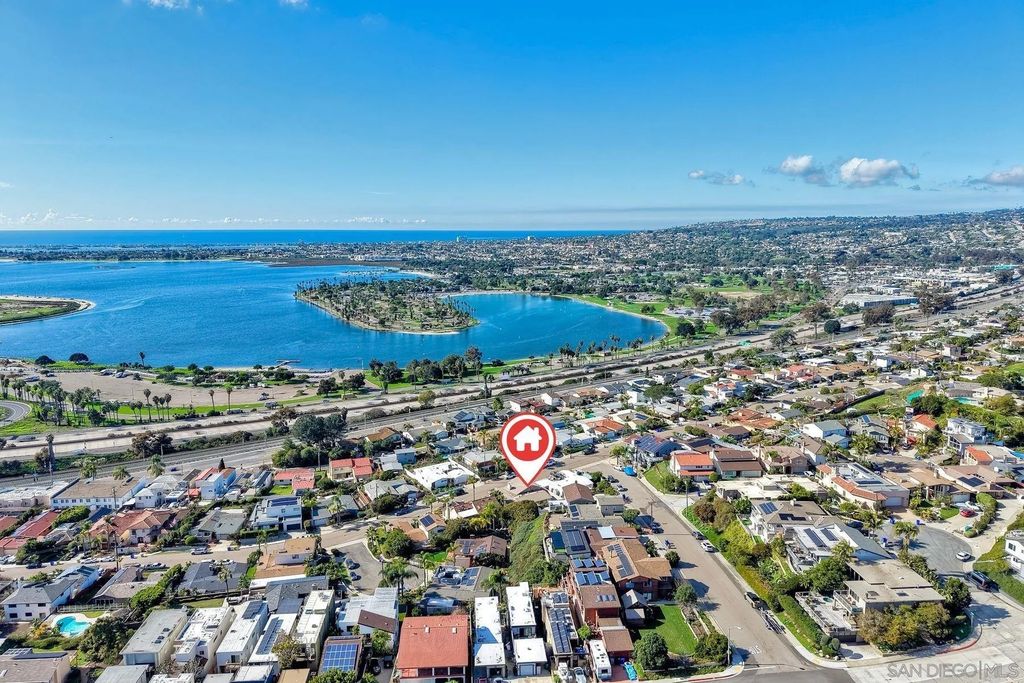 Photo of 2935 Lloyd St, San Diego, CA 92117 (MLS # 260004759)