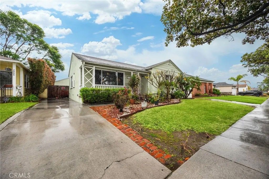 Photo of 2902 Del Amo, Lakewood, CA 90712 (MLS # PW26034501)