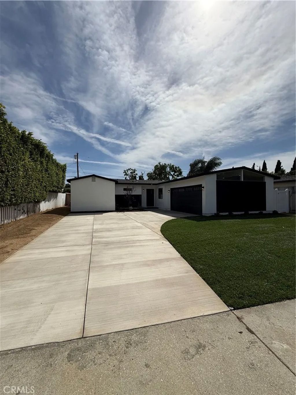 Photo of 6902 Lasaine Avenue, Lake Balboa, CA 91406 (MLS # SR26071152)