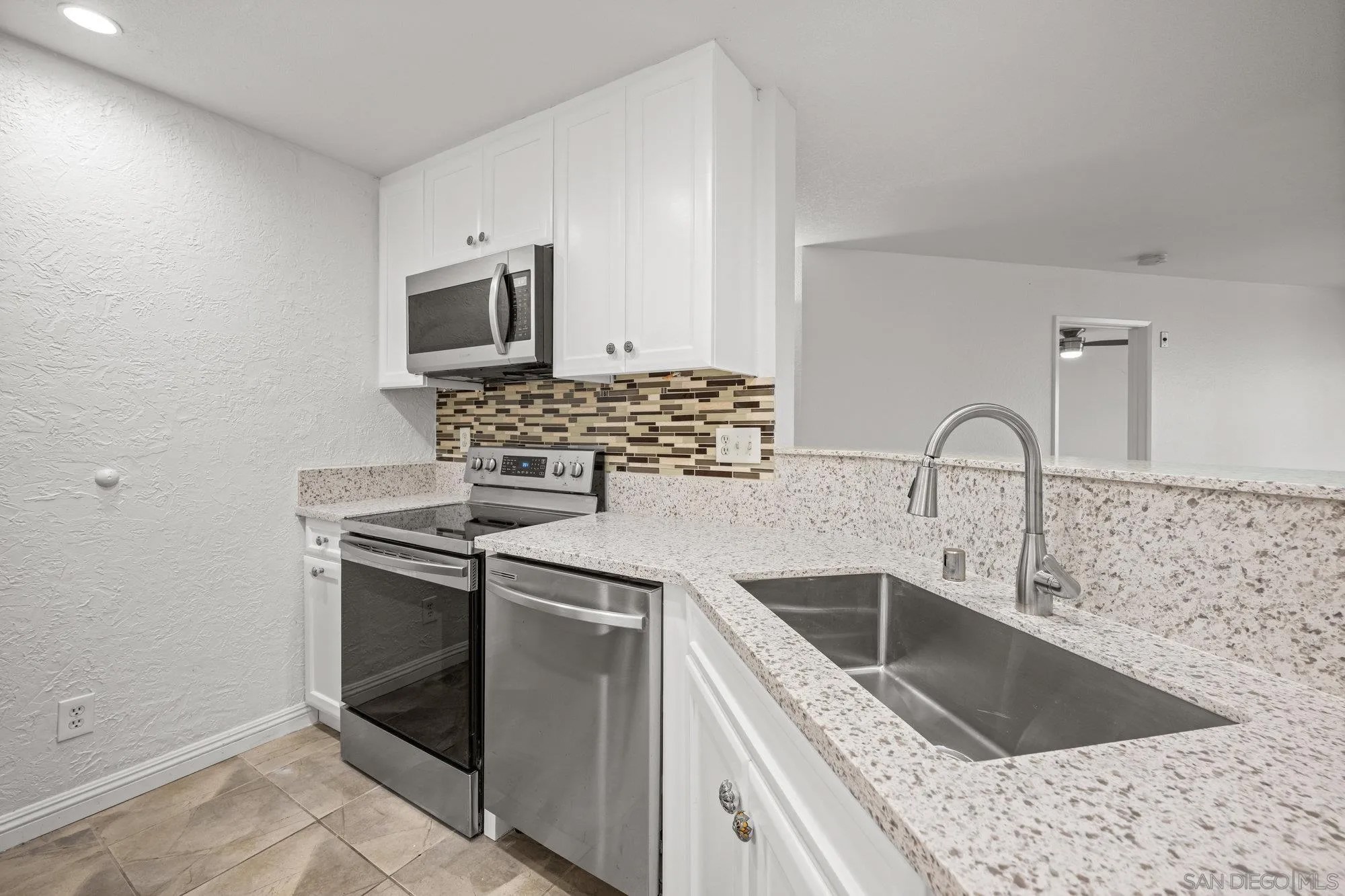 7283 Camino Degrazia 11