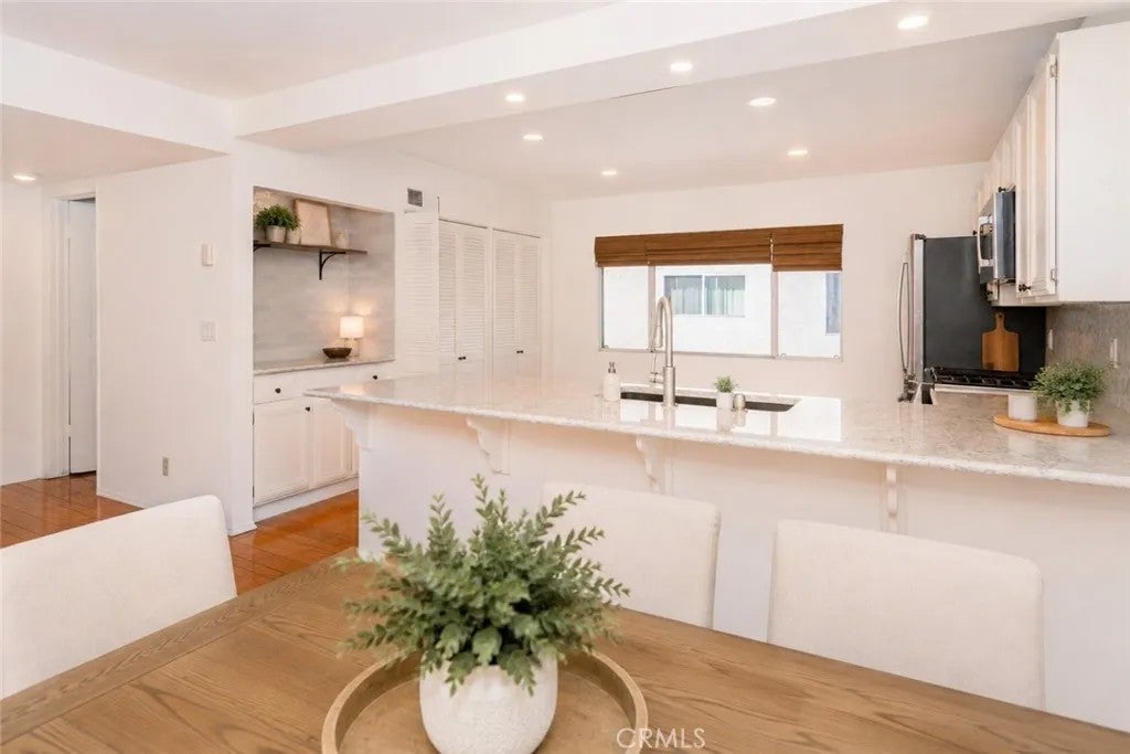 Photo of 18344 Collins Street #A, Tarzana, CA 91356 (MLS # SR26086794)