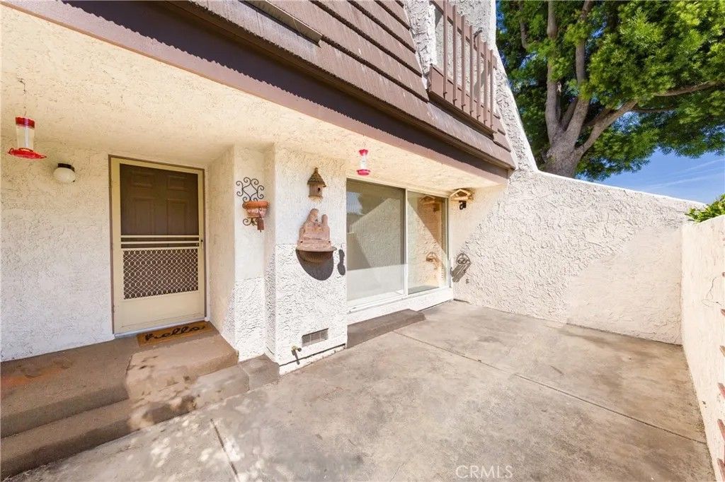 Photo of 18344 Collins Street #A, Tarzana, CA 91356 (MLS # SR26086794)