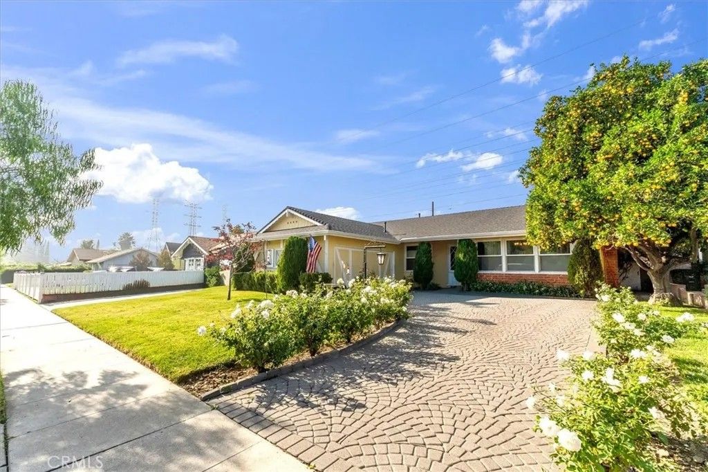 Photo of 9415 Geyser, Northridge, CA 91324 (MLS # SR25280639)