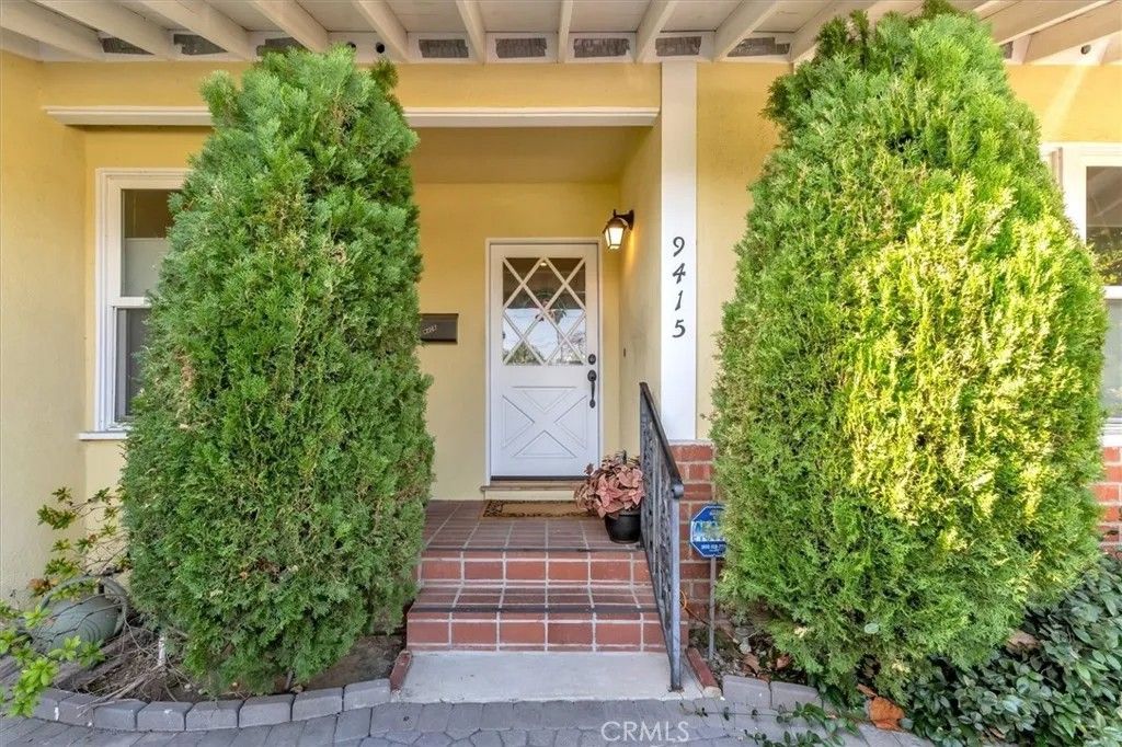 Photo of 9415 Geyser, Northridge, CA 91324 (MLS # SR25280639)