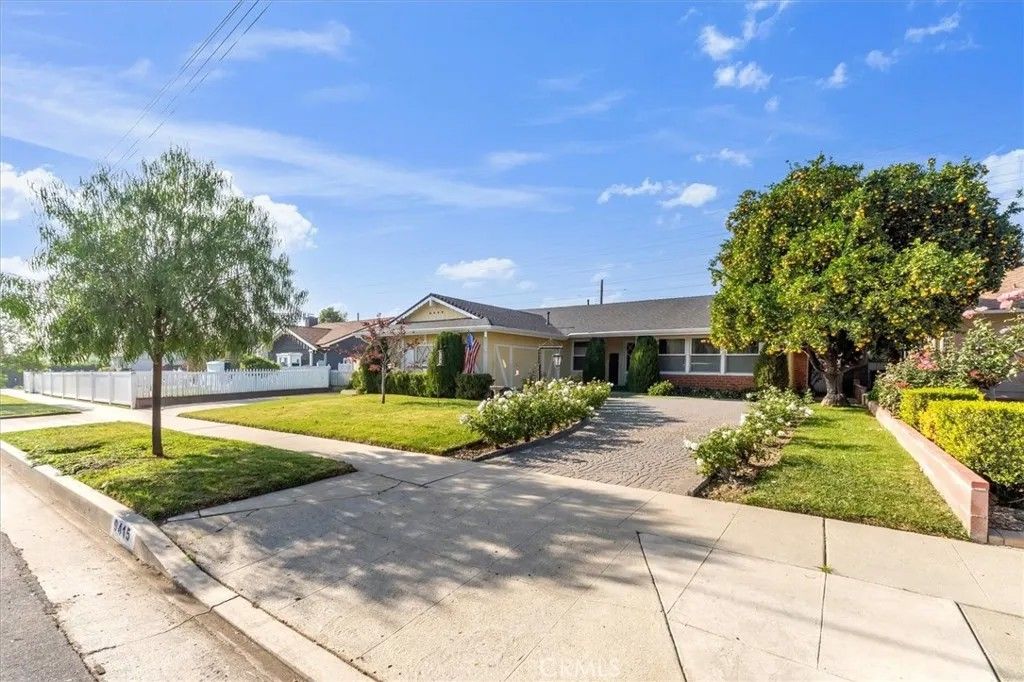 Photo of 9415 Geyser, Northridge, CA 91324 (MLS # SR25280639)