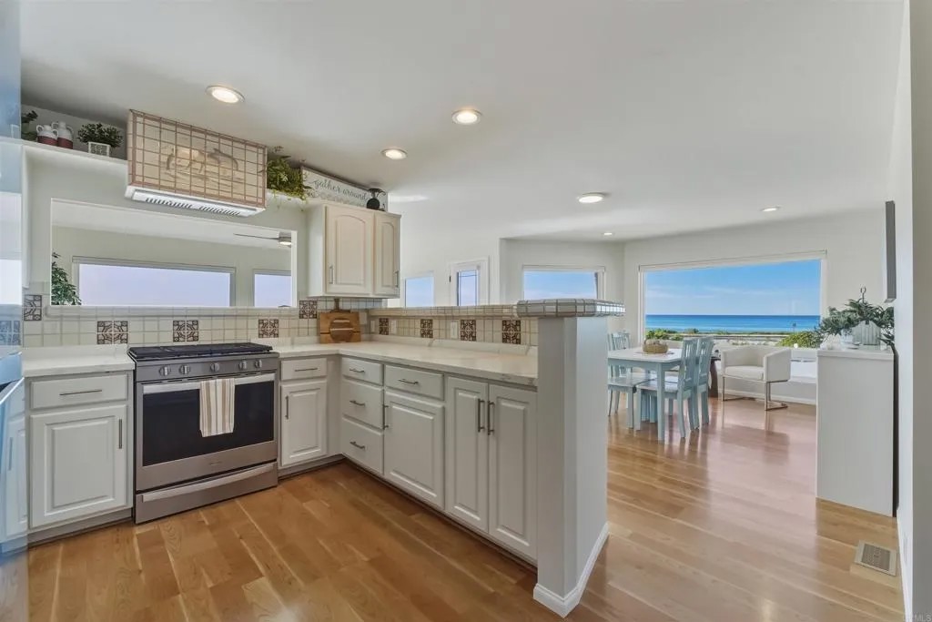 6506 Oceanview Drive