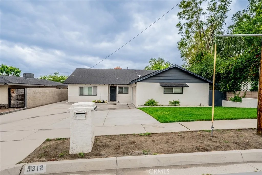 5312 N Mountain View
