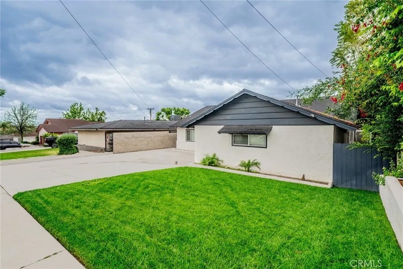 5312 N Mountain View