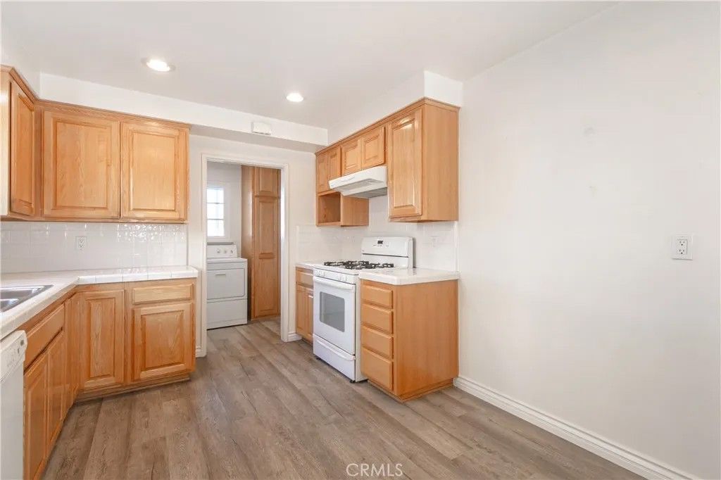 Photo of 23042 Gilmore Street, West Hills, CA 91307 (MLS # SR25279850)