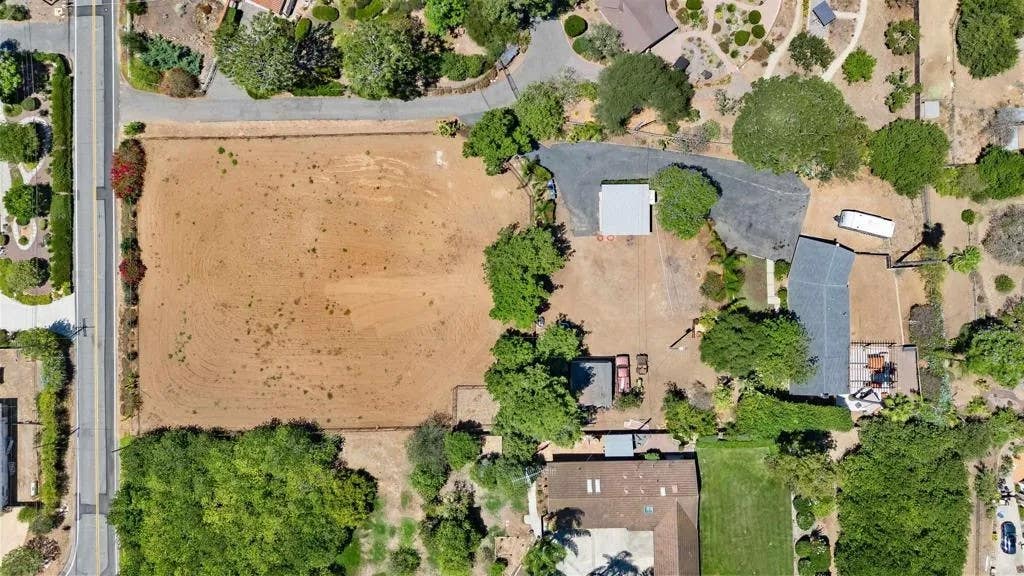 Photo of 2020 Winterwarm Drive, Fallbrook, CA 92028 (MLS # NDP2607829)