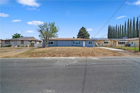 Photo of 1136 E 12th ST, Beaumont, CA 92223 (MLS # IV26123302)