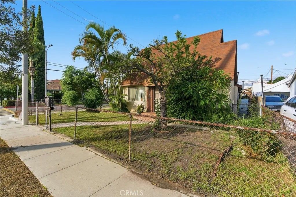 Photo of 4101 E 57th St, Maywood, CA 90270 (MLS # AR26092814)