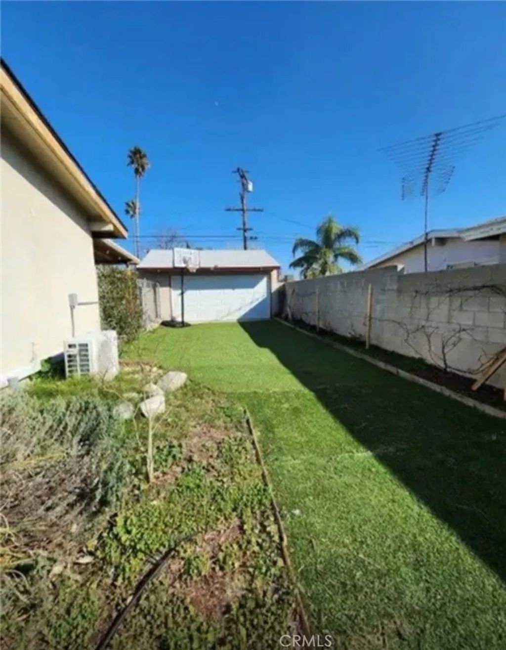Photo of 833 N Lilac Ave, Rialto, CA 92376 (MLS # CV26015241)