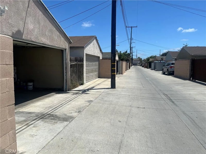 310 N Mountain View