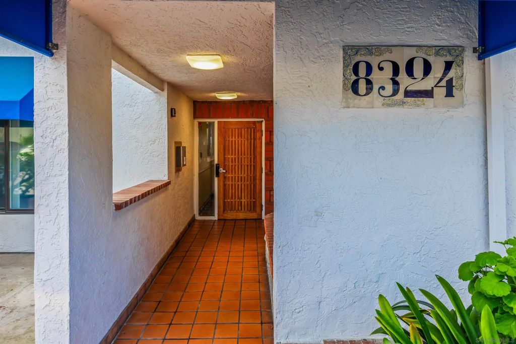 Photo of 8324 Regents Rd Unit 1B Rd, San Diego, CA 92122 (MLS # 260003728)