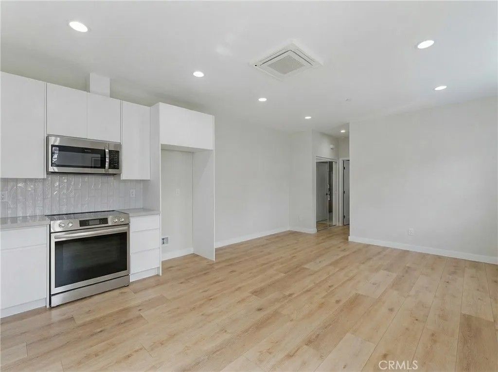 Photo of 5075 Pickford St, Los Angeles, CA 90019 (MLS # OC26068084)