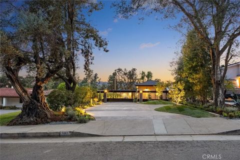 Photo of 4607 Alta Canyada Road, La Canada Flintridge, CA 91011 (MLS # CV26080792)