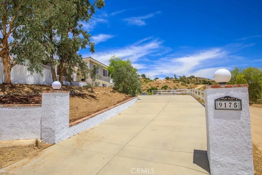 9175 Yucca Hills