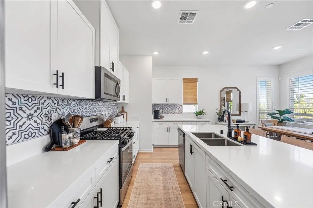 Photo of 1060 Kendale Way, Vista, CA 92081 (MLS # SW25134184)