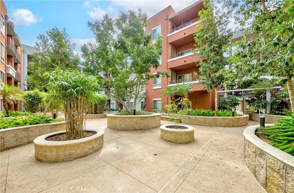 100 S Alameda Street 321