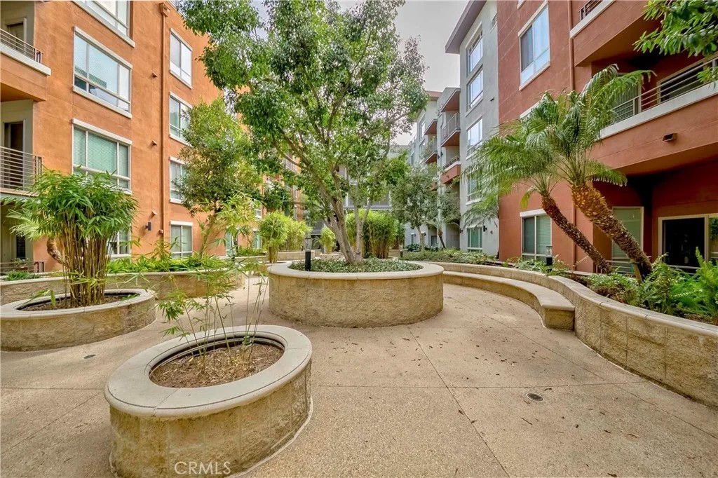 100 S Alameda Street 321