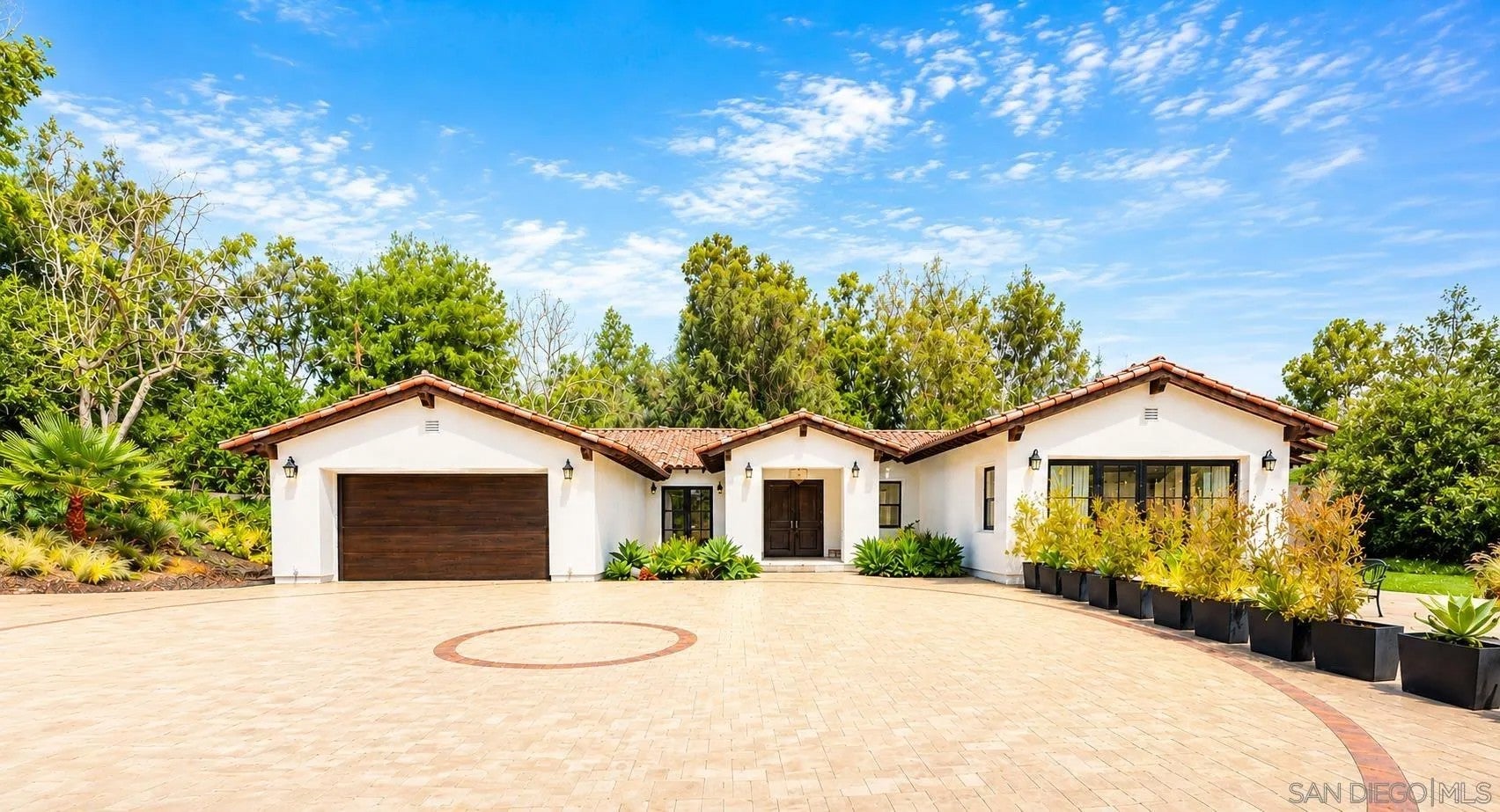 16947 Avenida Luis