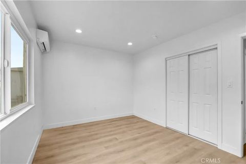Tiny photo for 2030 N Brighton St, Burbank, CA 91504 (MLS # CV25232502)