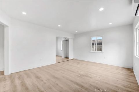 Tiny photo for 2030 N Brighton St, Burbank, CA 91504 (MLS # CV25232502)