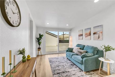 Tiny photo for 2030 N Brighton St, Burbank, CA 91504 (MLS # CV25232502)