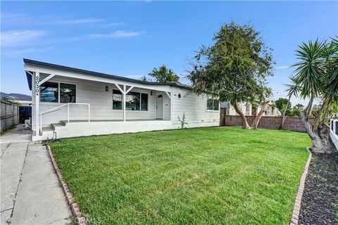 Photo of 2030 N Brighton St, Burbank, CA 91504 (MLS # CV25232502)