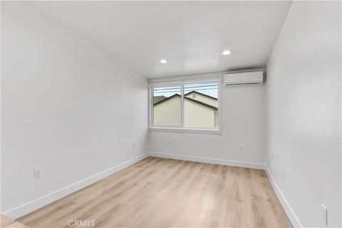 Tiny photo for 2030 N Brighton St, Burbank, CA 91504 (MLS # CV25232502)