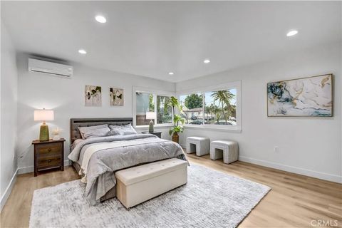 Tiny photo for 2030 N Brighton St, Burbank, CA 91504 (MLS # CV25232502)