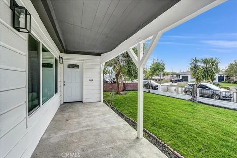 Tiny photo for 2030 N Brighton St, Burbank, CA 91504 (MLS # CV25232502)