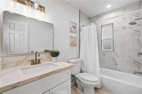 Tiny photo for 2030 N Brighton St, Burbank, CA 91504 (MLS # CV25232502)