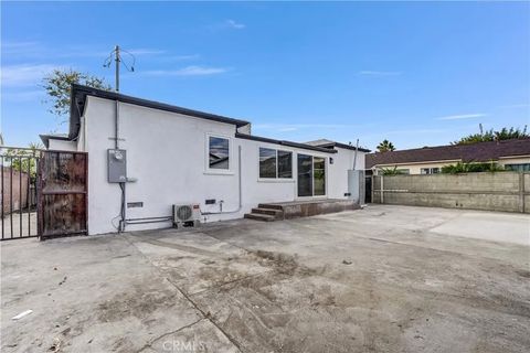 Tiny photo for 2030 N Brighton St, Burbank, CA 91504 (MLS # CV25232502)