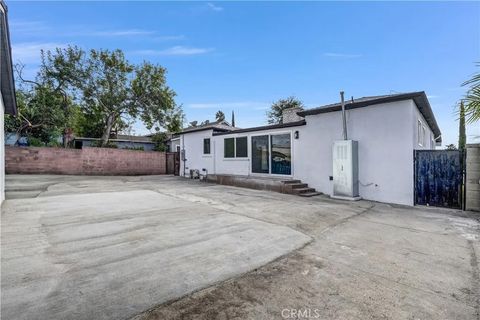 Tiny photo for 2030 N Brighton St, Burbank, CA 91504 (MLS # CV25232502)