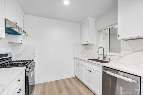Tiny photo for 2030 N Brighton St, Burbank, CA 91504 (MLS # CV25232502)