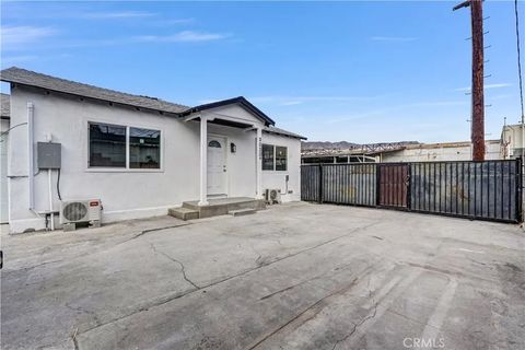 Tiny photo for 2030 N Brighton St, Burbank, CA 91504 (MLS # CV25232502)