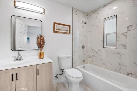 Tiny photo for 2030 N Brighton St, Burbank, CA 91504 (MLS # CV25232502)