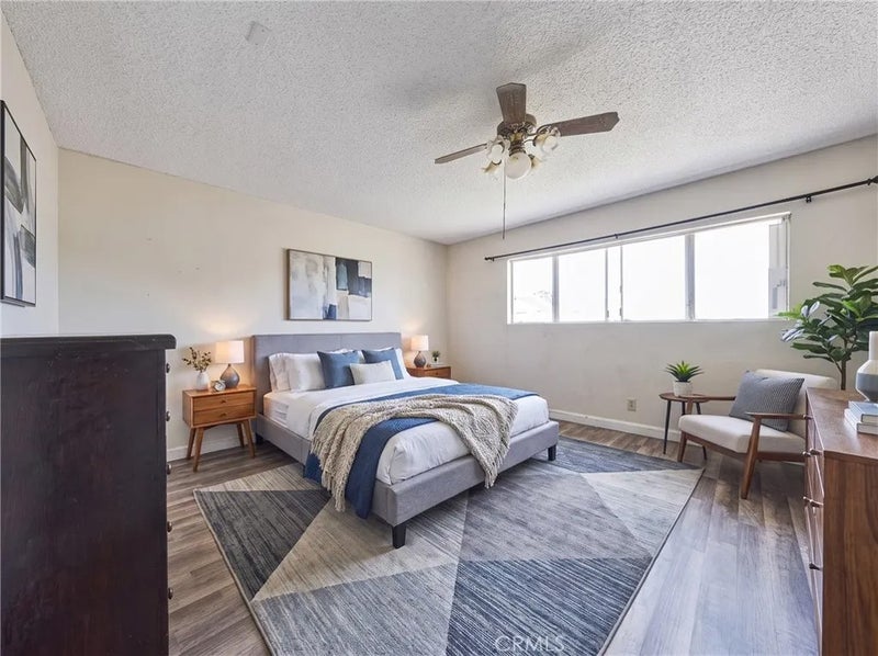 915 E 41st